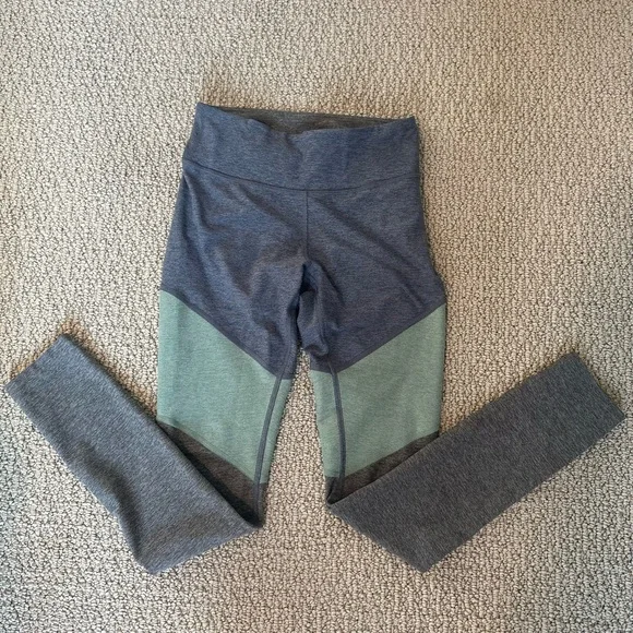 Outdoor Voices Moisture-Whicking Leggings in Blue and Green